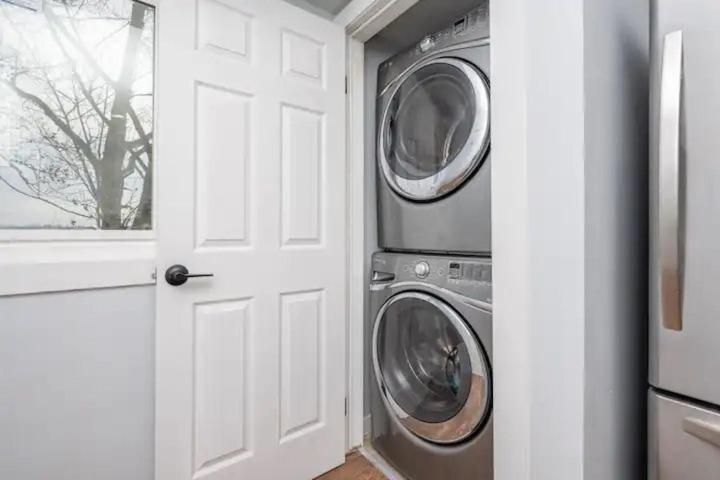 Centre Street Upper 2Bedsuite 4408 Calgary Ngoại thất bức ảnh