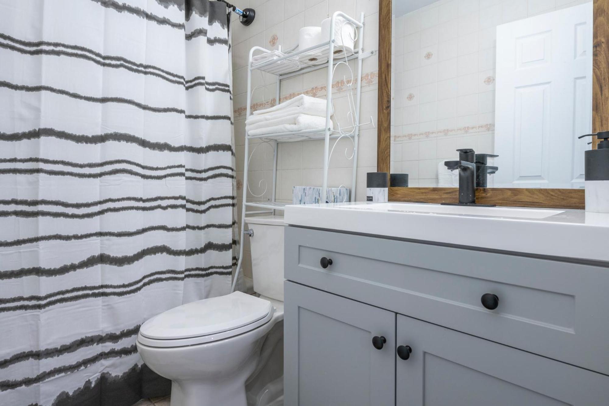 Centre Street Upper 2Bedsuite 4408 Calgary Ngoại thất bức ảnh